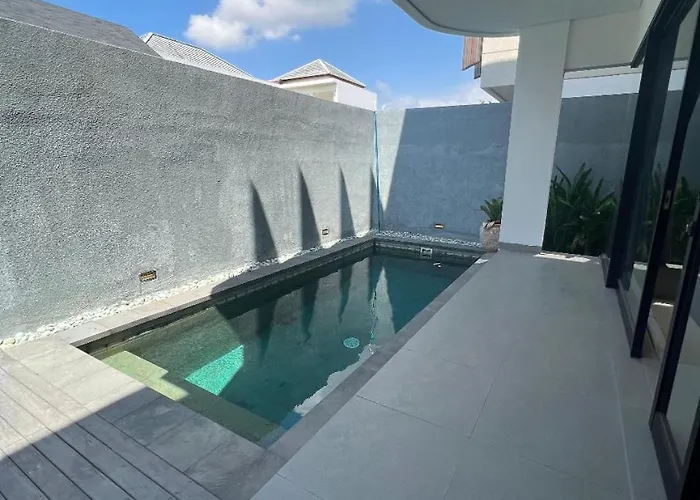 Tomato Spring Villa Seminyak